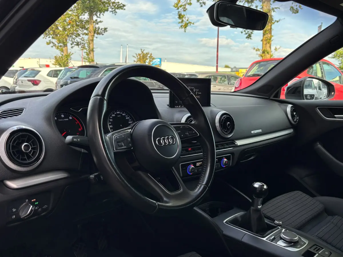 1.0 TFSI Sport Lease Edition | Sportstoelen | Zwartehemel | Sfeerverlichting | Bluetooth
