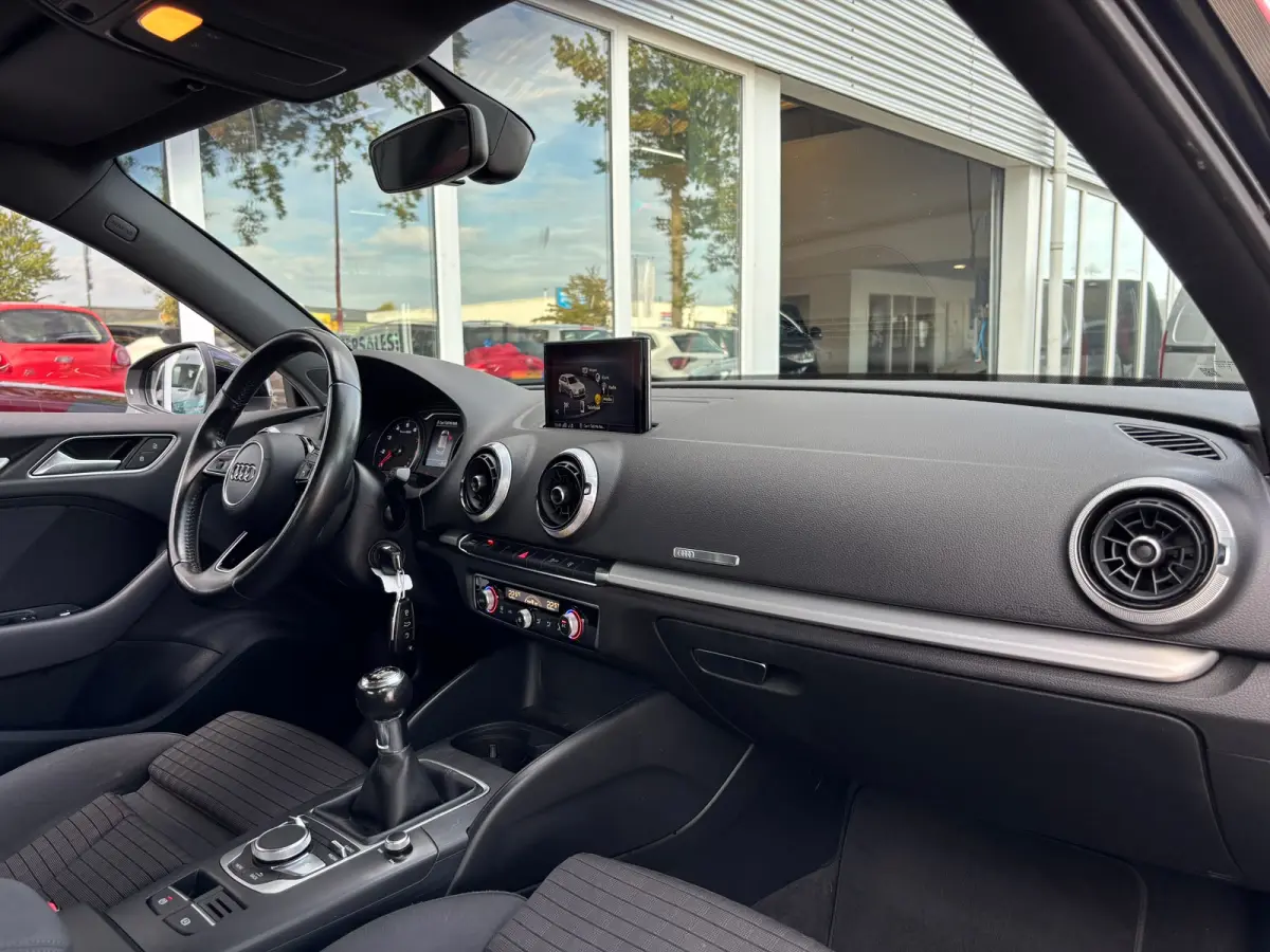 1.0 TFSI Sport Lease Edition | Sportstoelen | Zwartehemel | Sfeerverlichting | Bluetooth