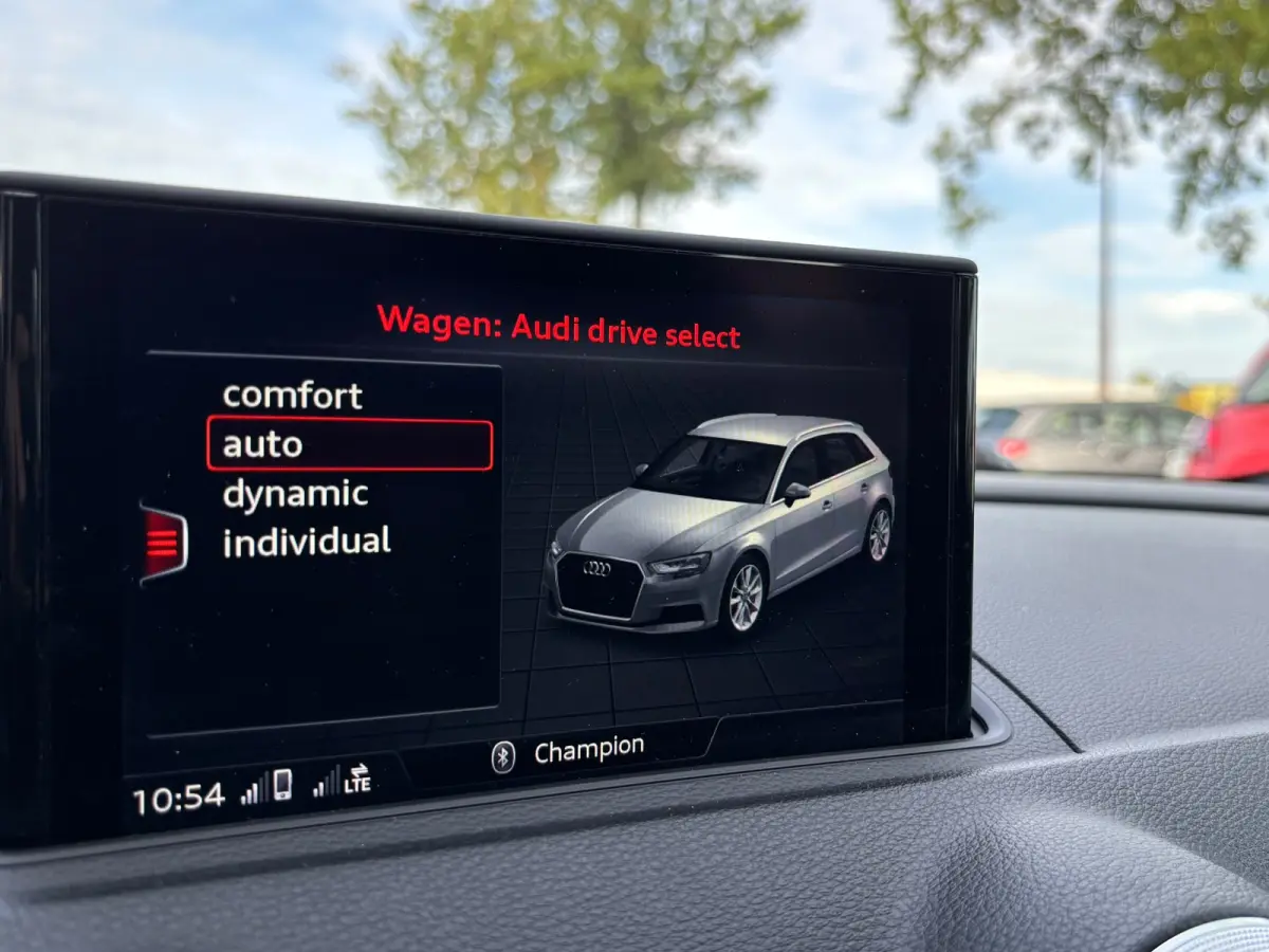 1.0 TFSI Sport Lease Edition | Sportstoelen | Zwartehemel | Sfeerverlichting | Bluetooth