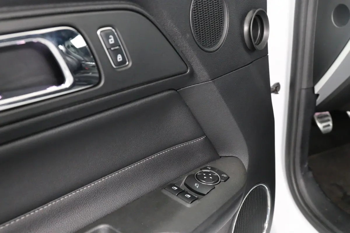 2.3EB | Recaro Sportstoelen | Xenon | Leder | Shaker Audio | Navi | Camera | Clima | Cruise Control | DAB | Parkeersensoren | Lichtmetalen Velgen