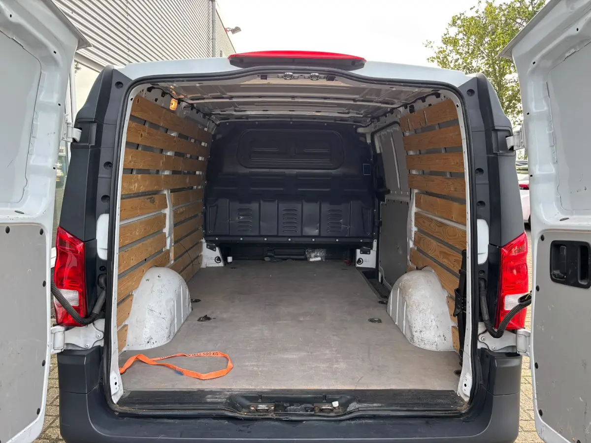 111 CDI Lang | Trekhaak | 3 Zitplaatsen | Bluetooth | Airco