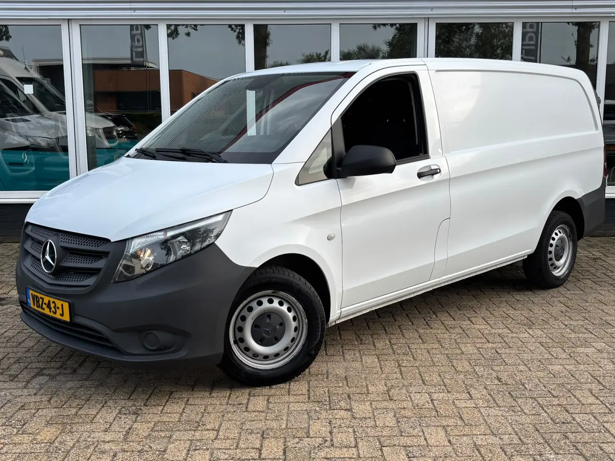 111 CDI Lang | Trekhaak | 3 Zitplaatsen | Bluetooth | Airco