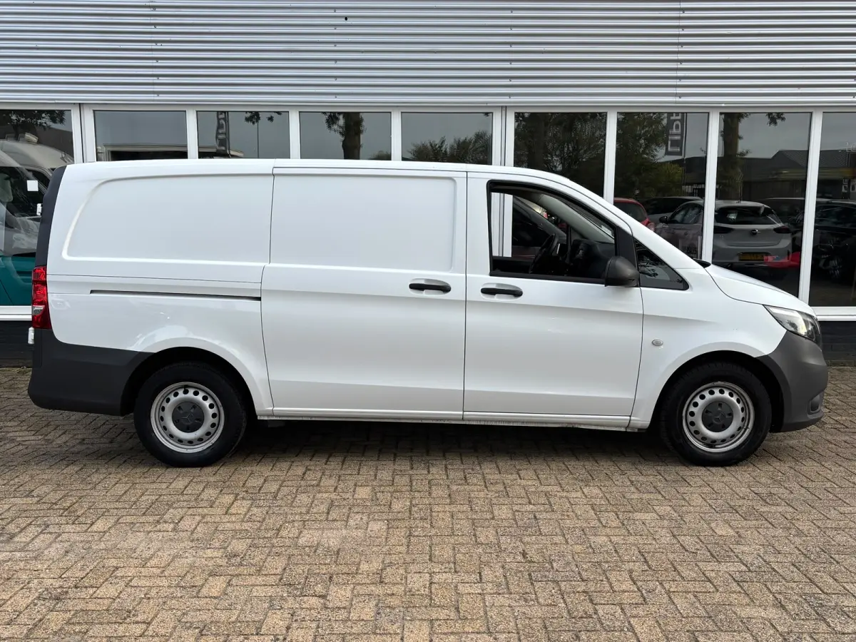 111 CDI Lang | Trekhaak | 3 Zitplaatsen | Bluetooth | Airco