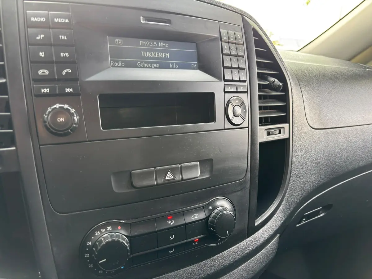 111 CDI Lang | Trekhaak | 3 Zitplaatsen | Bluetooth | Airco