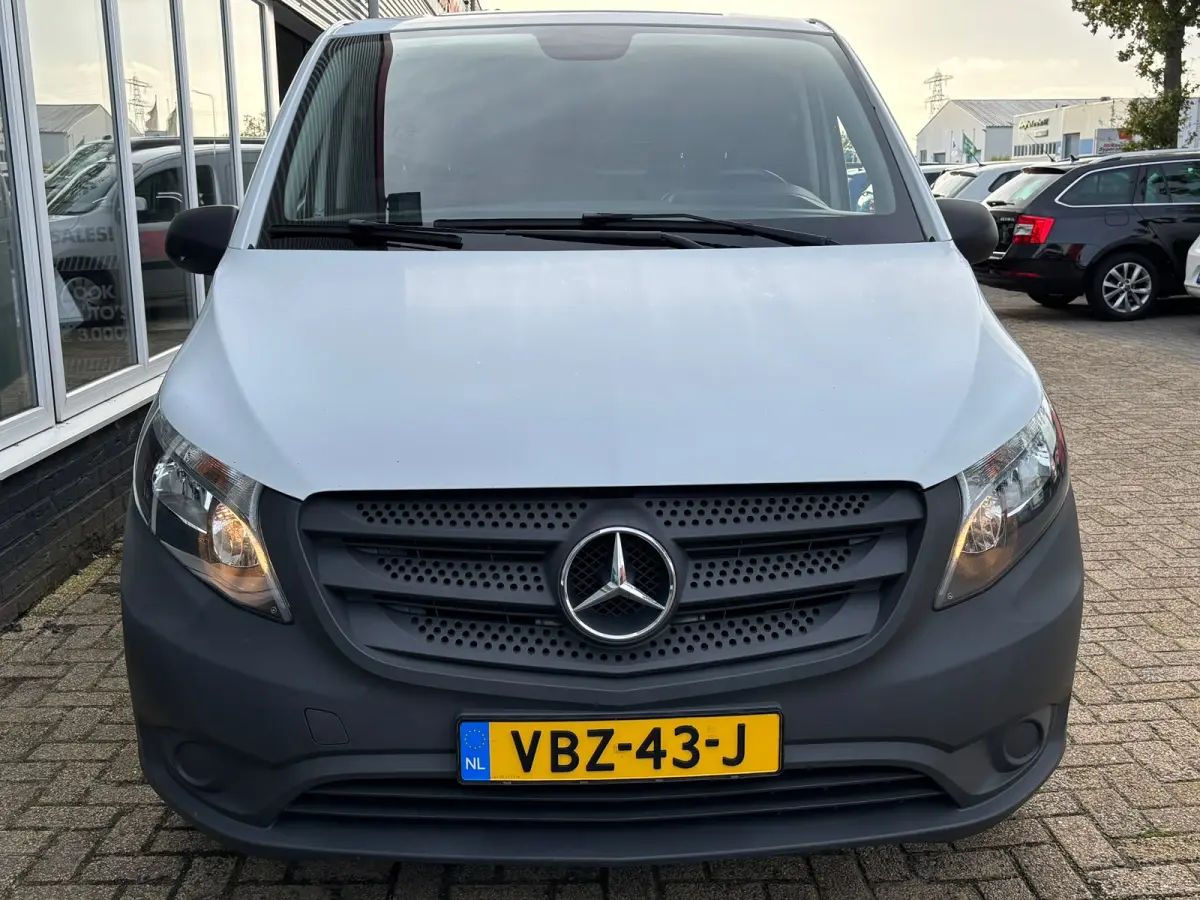111 CDI Lang | Trekhaak | 3 Zitplaatsen | Bluetooth | Airco