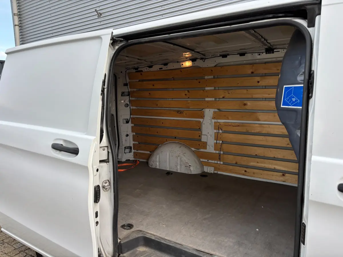 111 CDI Lang | Trekhaak | 3 Zitplaatsen | Bluetooth | Airco