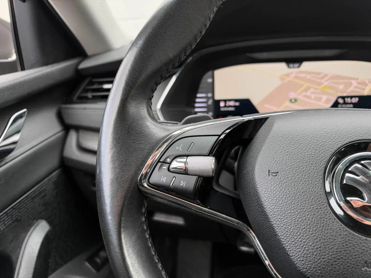 1.0 e-TSI 110pk DSG Business Edition | Navigatie | Stoelverwarming | Trekhaak