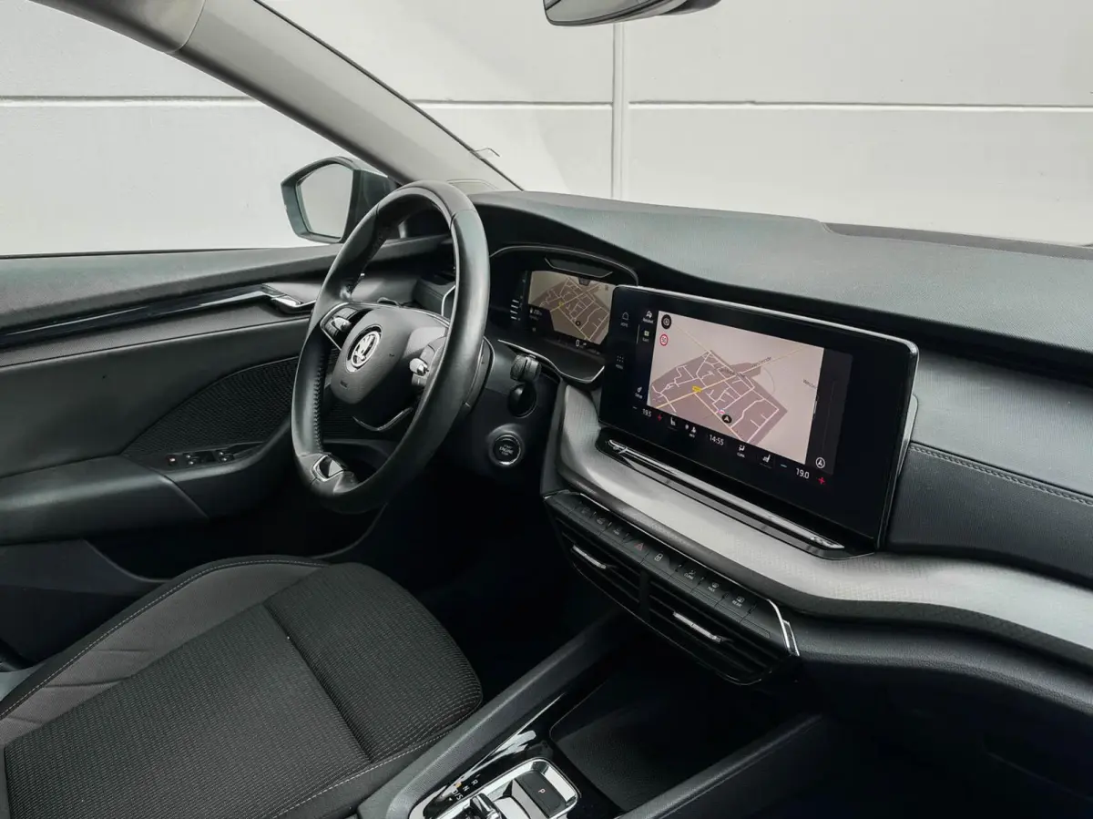 1.0 e-TSI 110pk DSG Business Edition | Navigatie | Stoelverwarming | Trekhaak