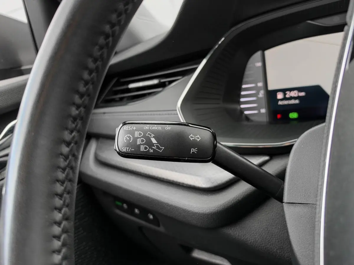 1.0 e-TSI 110pk DSG Business Edition | Navigatie | Stoelverwarming | Trekhaak