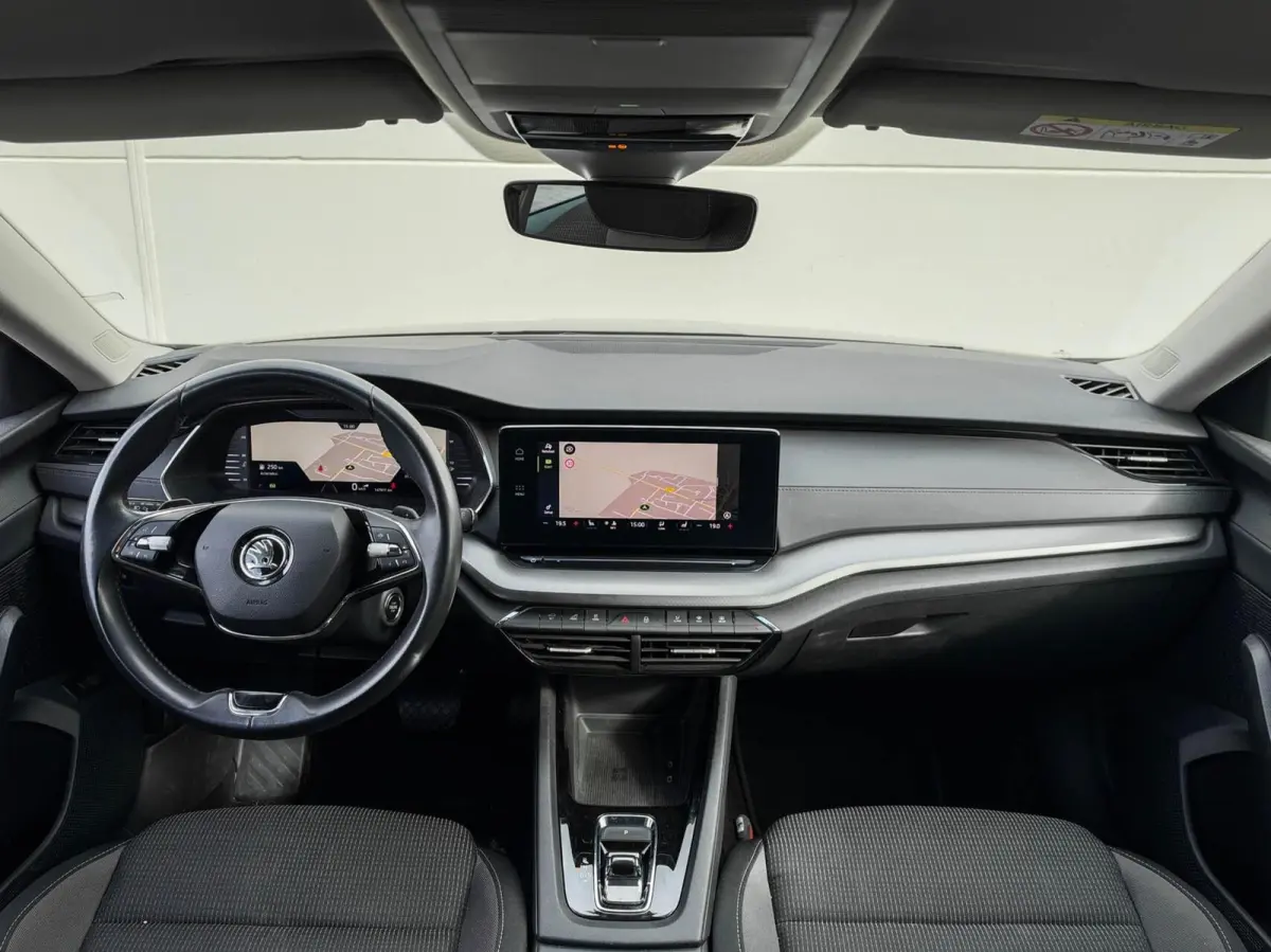 1.0 e-TSI 110pk DSG Business Edition | Navigatie | Stoelverwarming | Trekhaak