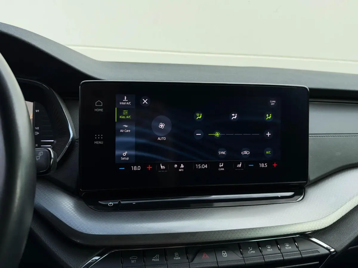 1.0 e-TSI 110pk DSG Business Edition | Navigatie | Stoelverwarming | Trekhaak
