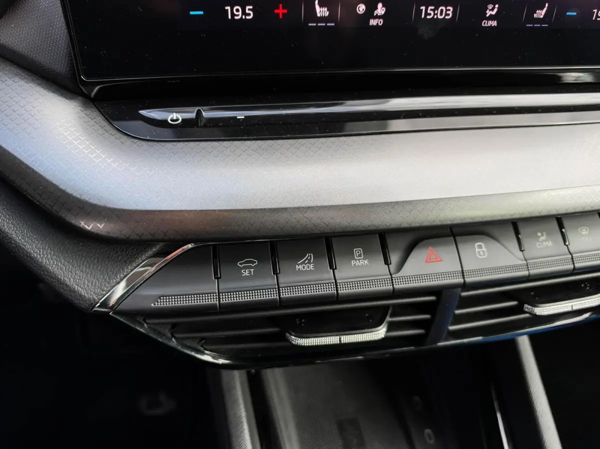 1.0 e-TSI 110pk DSG Business Edition | Navigatie | Stoelverwarming | Trekhaak