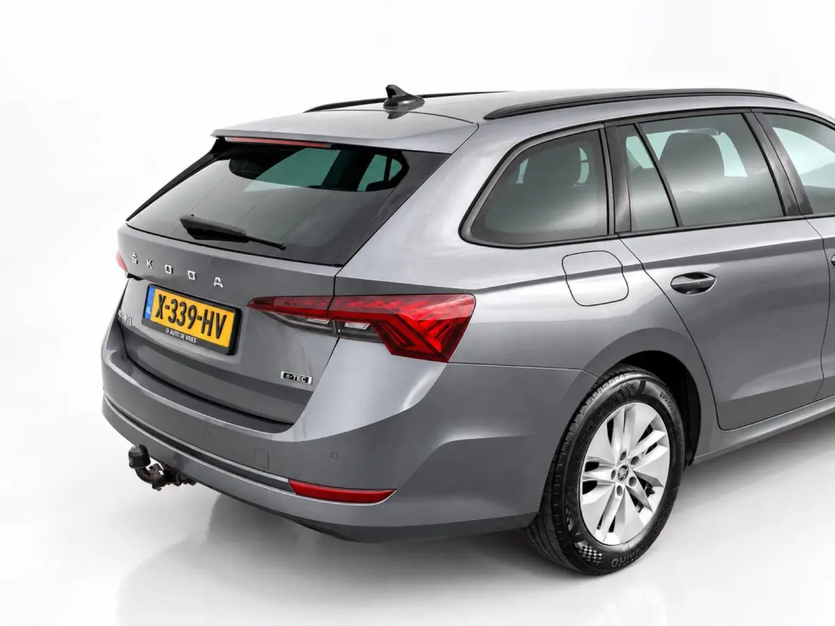 1.0 e-TSI 110pk DSG Business Edition | Navigatie | Stoelverwarming | Trekhaak