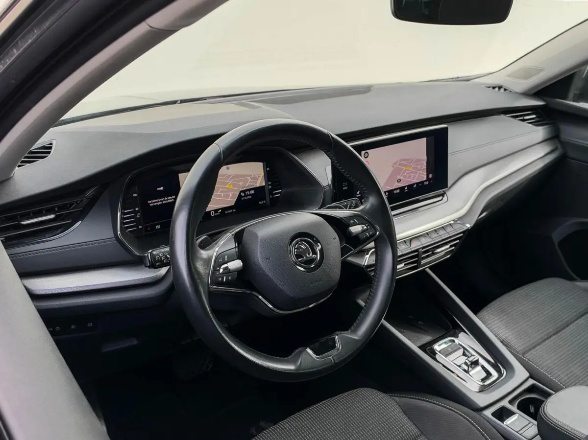 1.0 e-TSI 110pk DSG Business Edition | Navigatie | Stoelverwarming | Trekhaak
