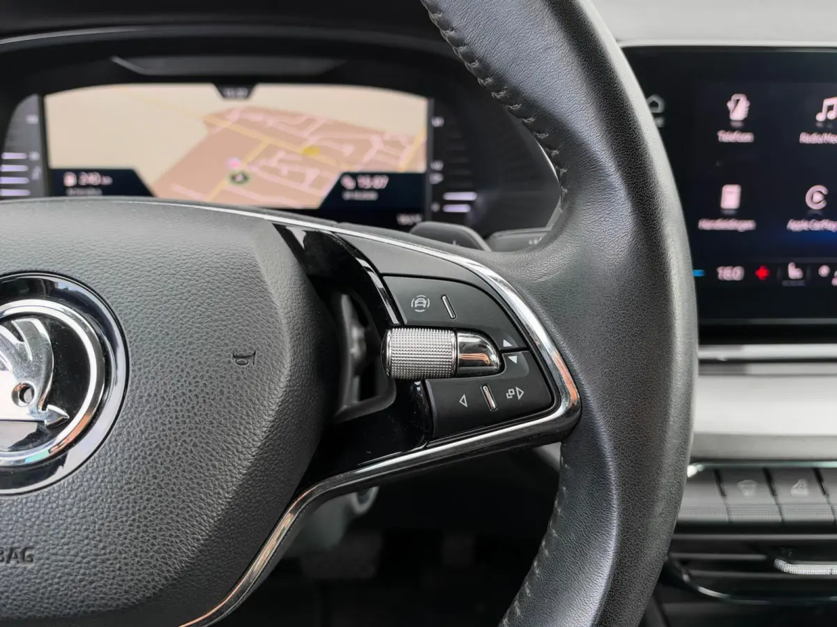 1.0 e-TSI 110pk DSG Business Edition | Navigatie | Stoelverwarming | Trekhaak