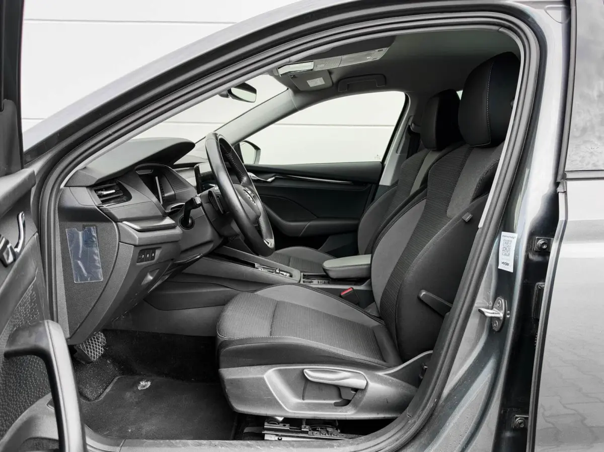 1.0 e-TSI 110pk DSG Business Edition | Navigatie | Stoelverwarming | Trekhaak