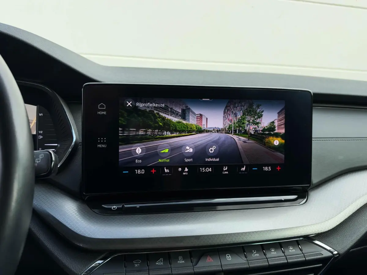 1.0 e-TSI 110pk DSG Business Edition | Navigatie | Stoelverwarming | Trekhaak