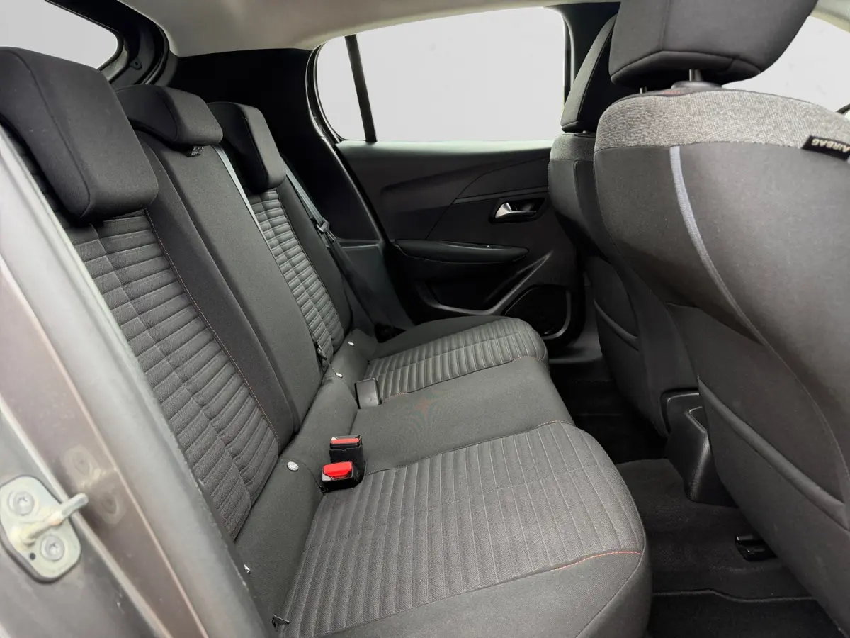 1.2 PureTech Active Pack- Carplay, Android Auto, Carbon, Led, Park Assist, Privacy Glass