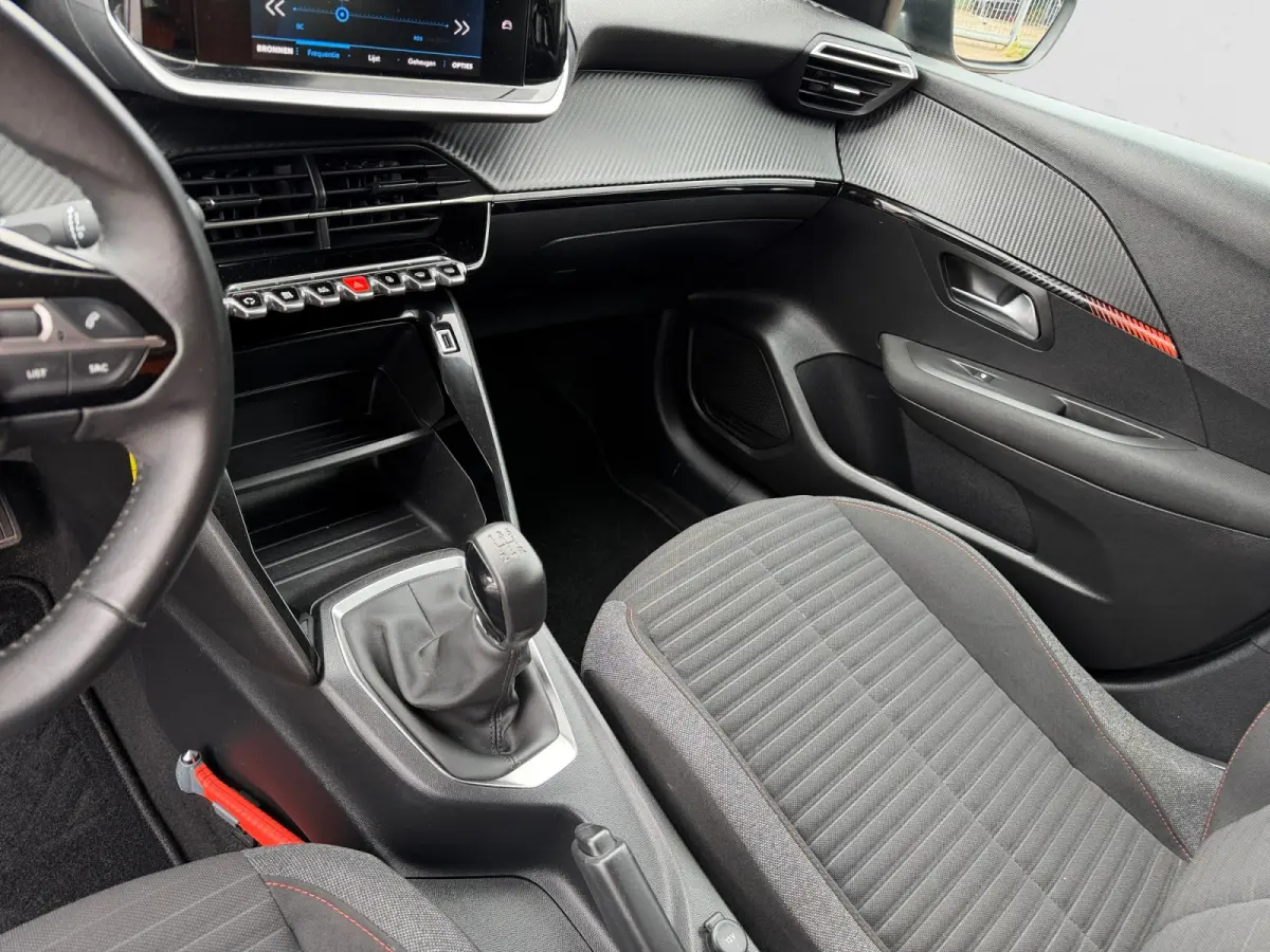1.2 PureTech Active Pack- Carplay, Android Auto, Carbon, Led, Park Assist, Privacy Glass