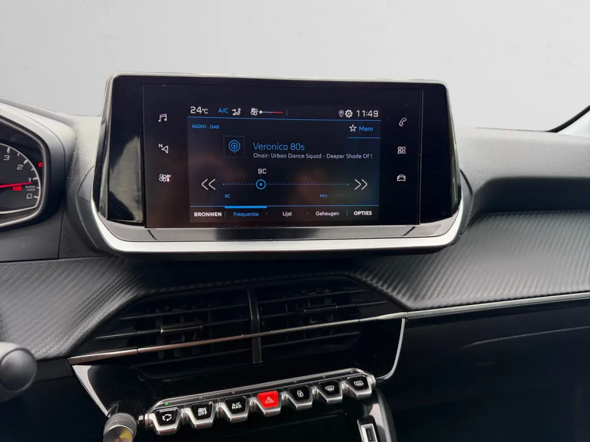 1.2 PureTech Active Pack- Carplay, Android Auto, Carbon, Led, Park Assist, Privacy Glass