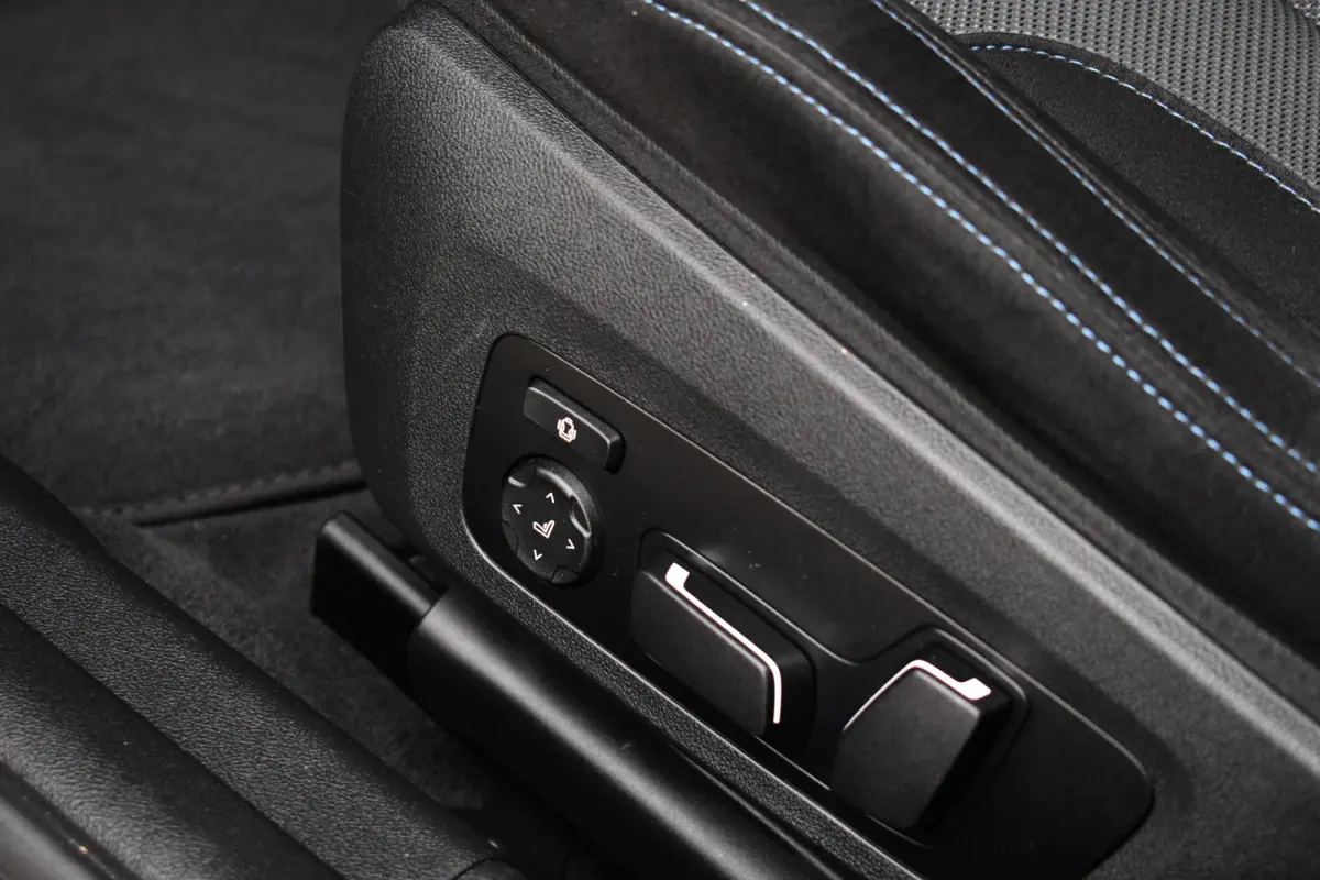 330e xDrive LCI-2 Pano El-zetels HUD 360-cam Trekhaak