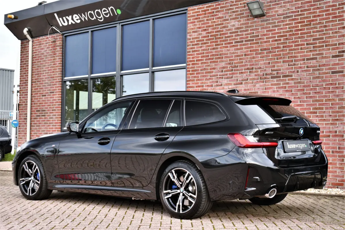 330e xDrive LCI-2 Pano El-zetels HUD 360-cam Trekhaak