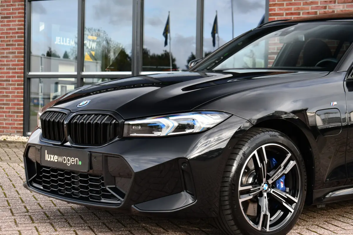 330e xDrive LCI-2 Pano El-zetels HUD 360-cam Trekhaak