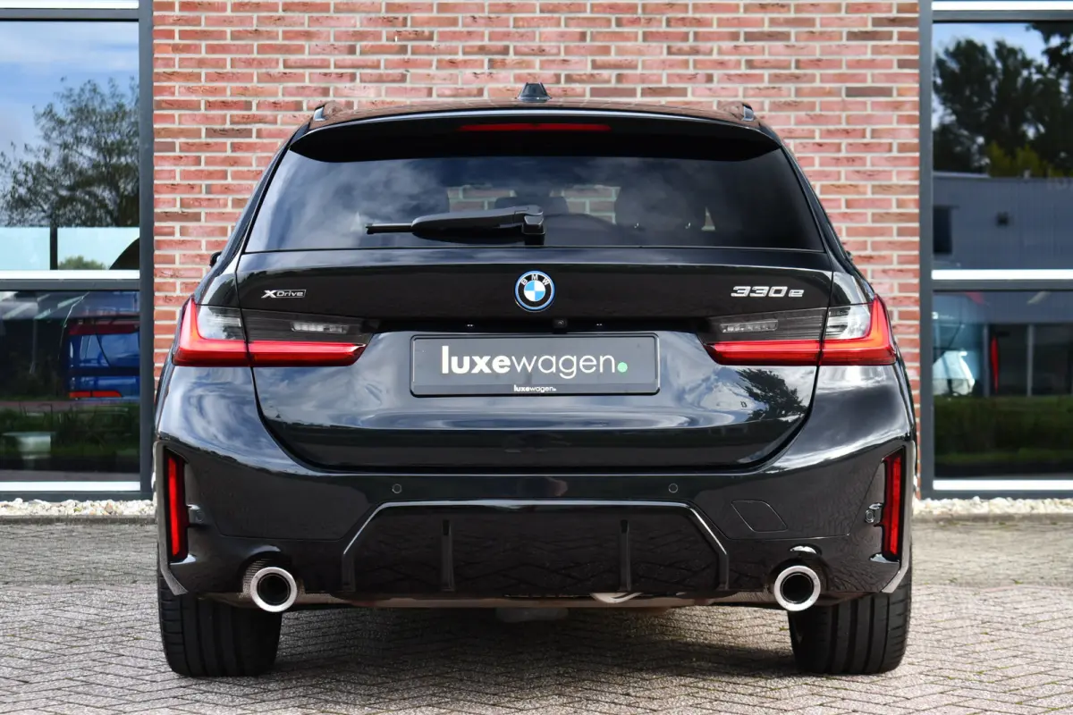330e xDrive LCI-2 Pano El-zetels HUD 360-cam Trekhaak