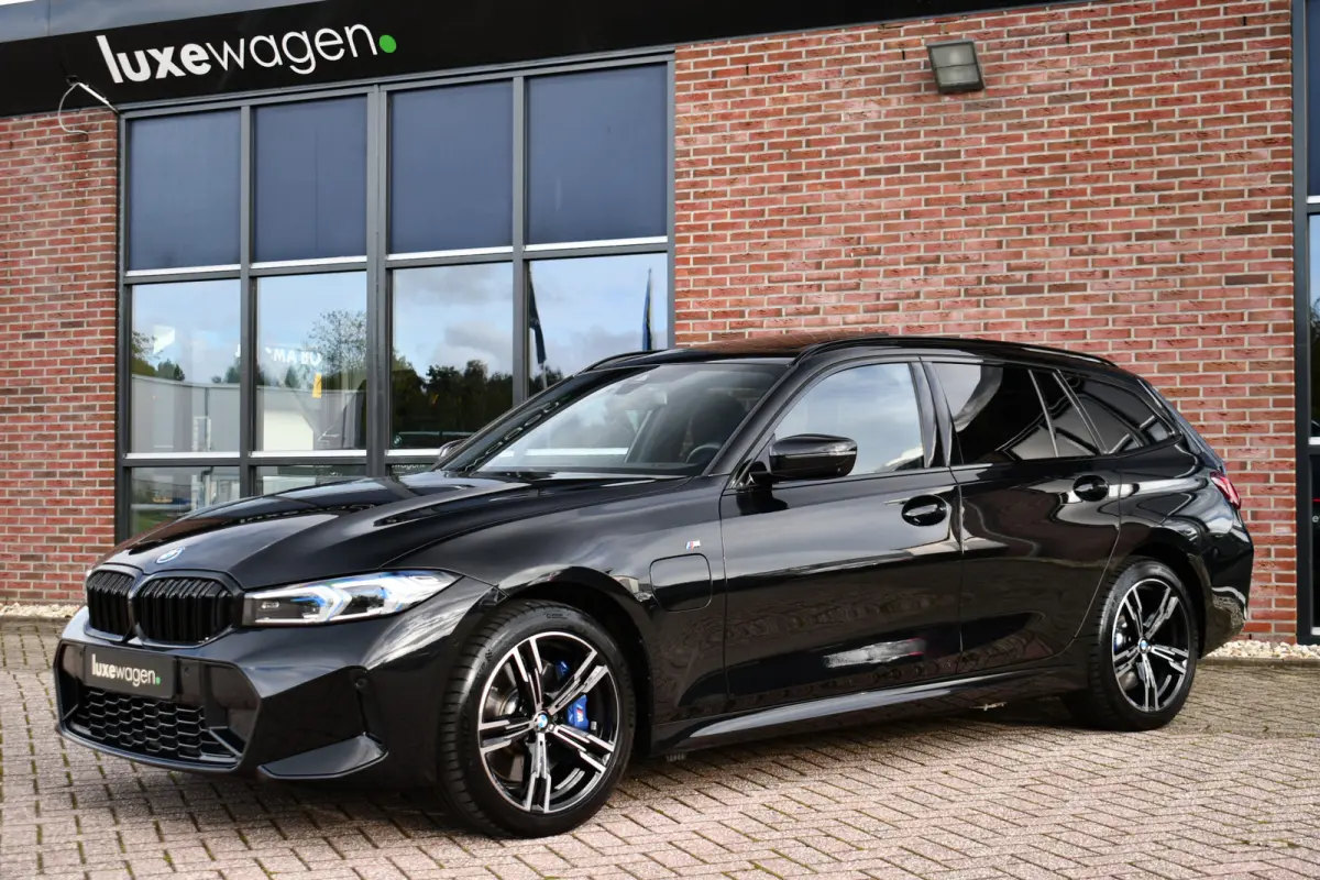 330e xDrive LCI-2 Pano El-zetels HUD 360-cam Trekhaak