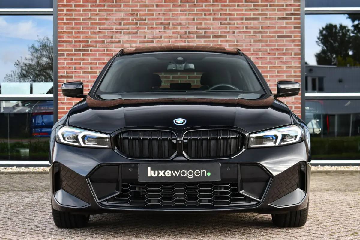 330e xDrive LCI-2 Pano El-zetels HUD 360-cam Trekhaak