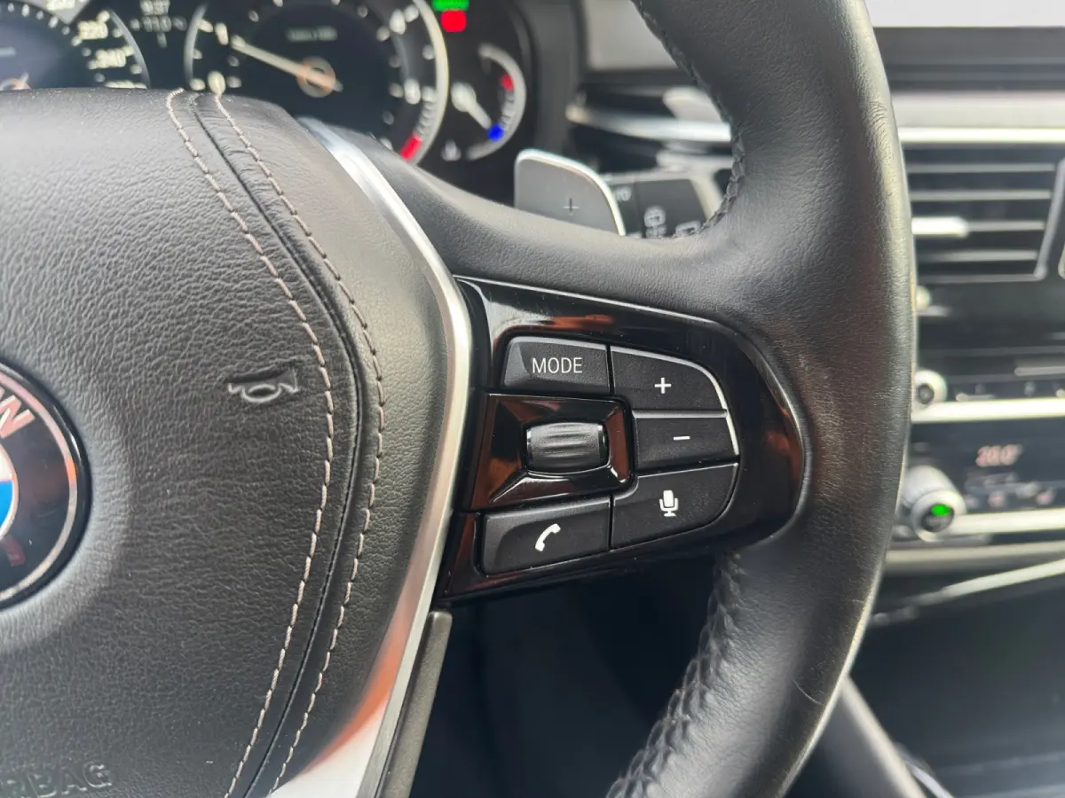 525d High Executive Camera, Stoel/verwarming/ventilatie, Elek Trekhaak, Carplay, Android Auto