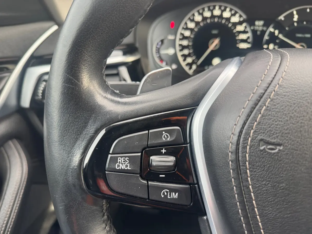 525d High Executive Camera, Stoel/verwarming/ventilatie, Elek Trekhaak, Carplay, Android Auto