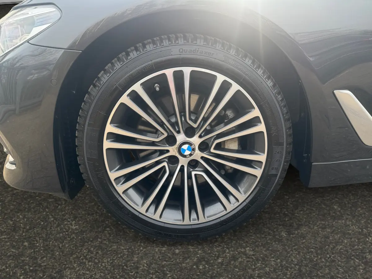 525d High Executive Camera, Stoel/verwarming/ventilatie, Elek Trekhaak, Carplay, Android Auto