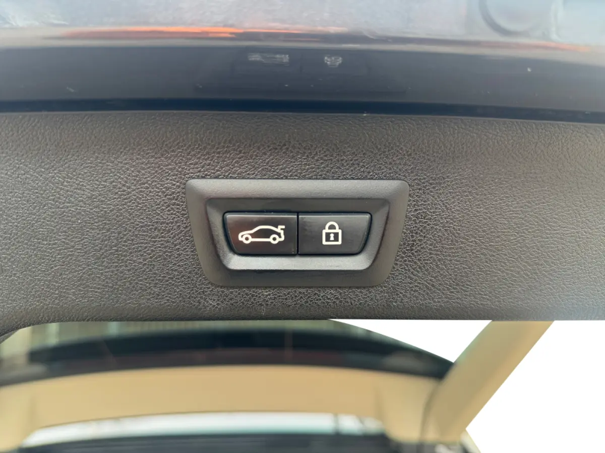 525d High Executive Camera, Stoel/verwarming/ventilatie, Elek Trekhaak, Carplay, Android Auto