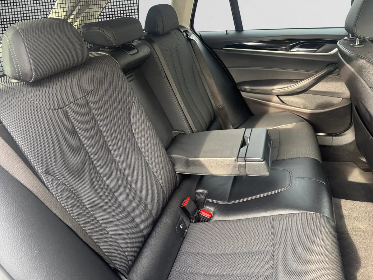 525d High Executive Camera, Stoel/verwarming/ventilatie, Elek Trekhaak, Carplay, Android Auto