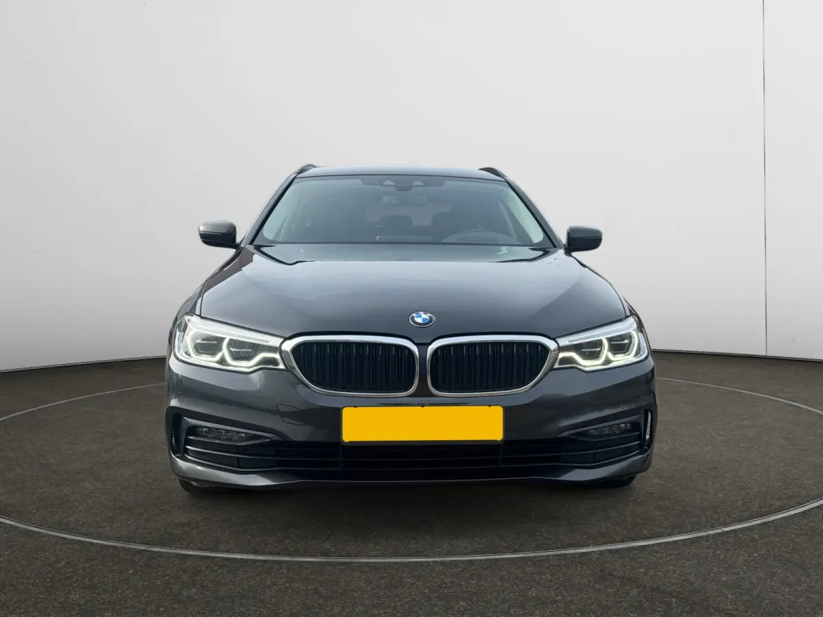 525d High Executive Camera, Stoel/verwarming/ventilatie, Elek Trekhaak, Carplay, Android Auto