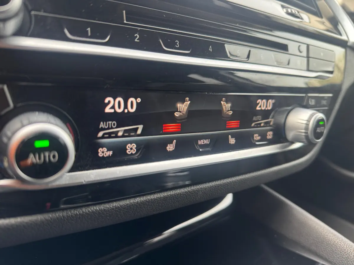 525d High Executive Camera, Stoel/verwarming/ventilatie, Elek Trekhaak, Carplay, Android Auto