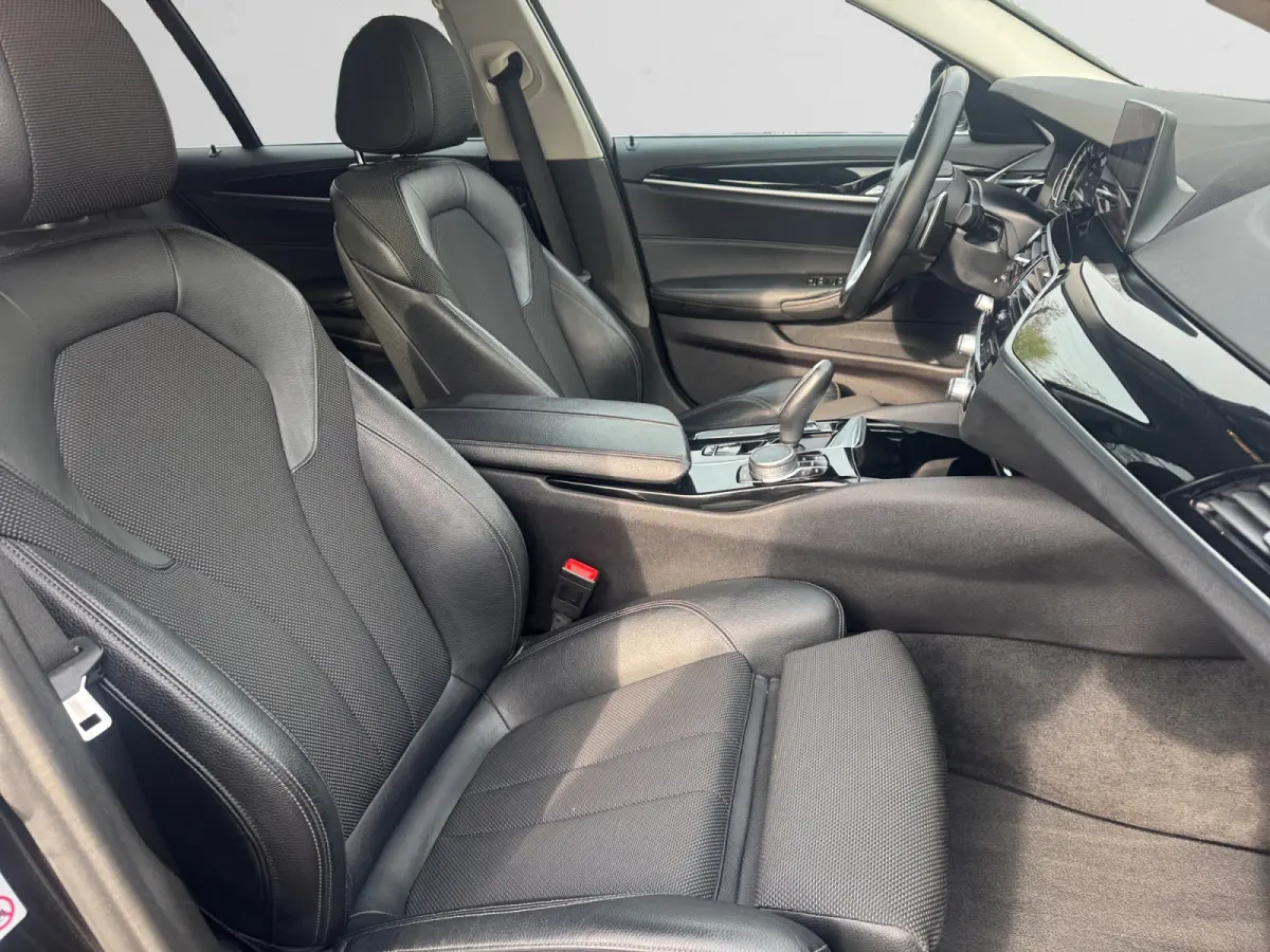 525d High Executive Camera, Stoel/verwarming/ventilatie, Elek Trekhaak, Carplay, Android Auto