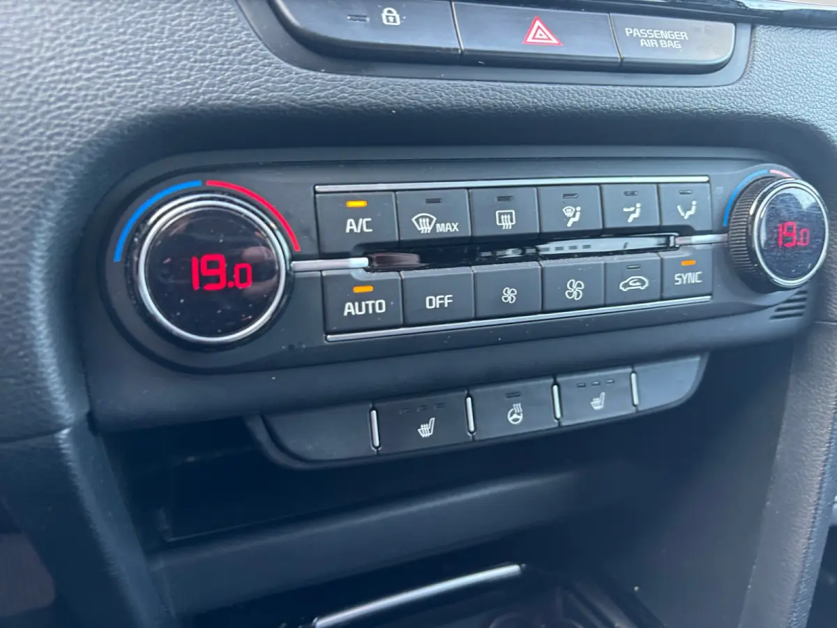 1.0 T-GDi DynamicPlusLine Camera, Carplay, Android Auto, Privacy Glass, Stuur/Stoelverwarming
