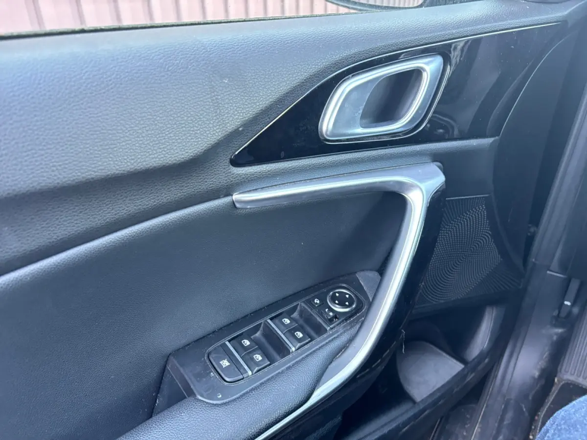 1.0 T-GDi DynamicPlusLine Camera, Carplay, Android Auto, Privacy Glass, Stuur/Stoelverwarming