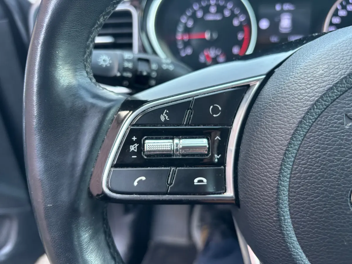 1.0 T-GDi DynamicPlusLine Camera, Carplay, Android Auto, Privacy Glass, Stuur/Stoelverwarming