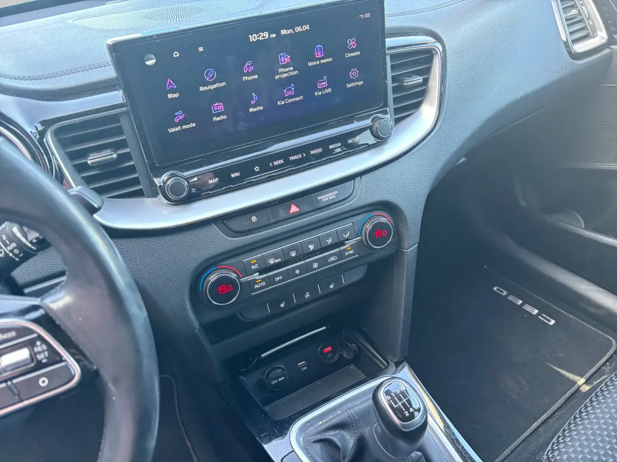 1.0 T-GDi DynamicPlusLine Camera, Carplay, Android Auto, Privacy Glass, Stuur/Stoelverwarming