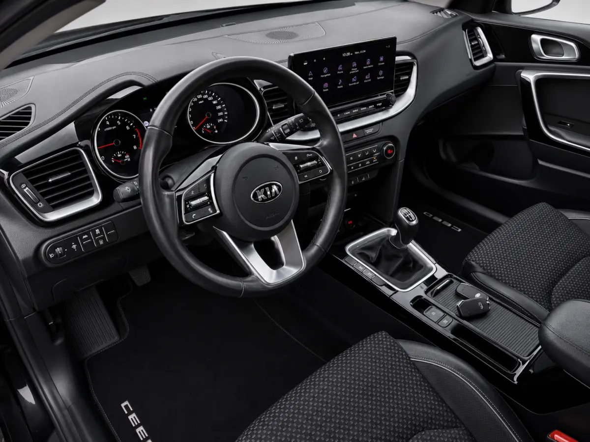 1.0 T-GDi DynamicPlusLine Camera, Carplay, Android Auto, Privacy Glass, Stuur/Stoelverwarming