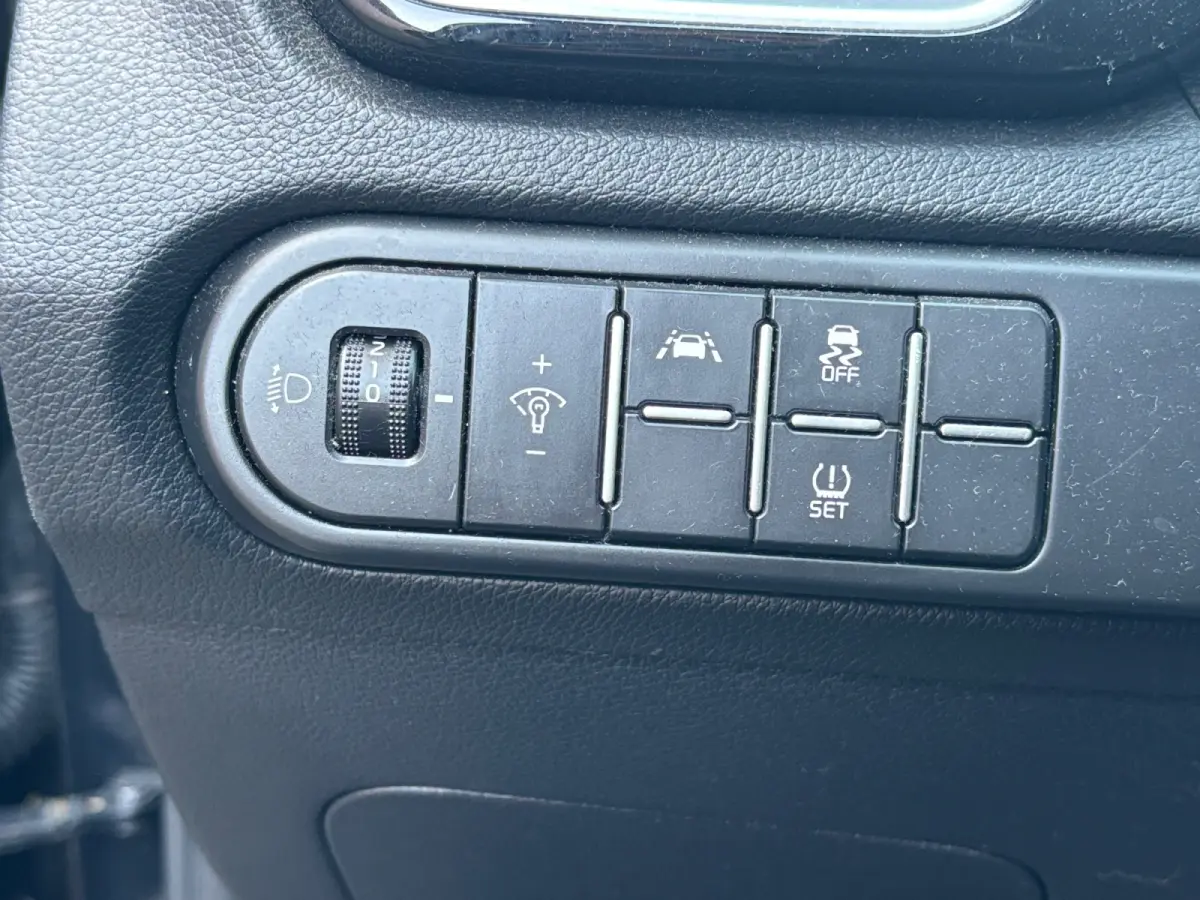 1.0 T-GDi DynamicPlusLine Camera, Carplay, Android Auto, Privacy Glass, Stuur/Stoelverwarming