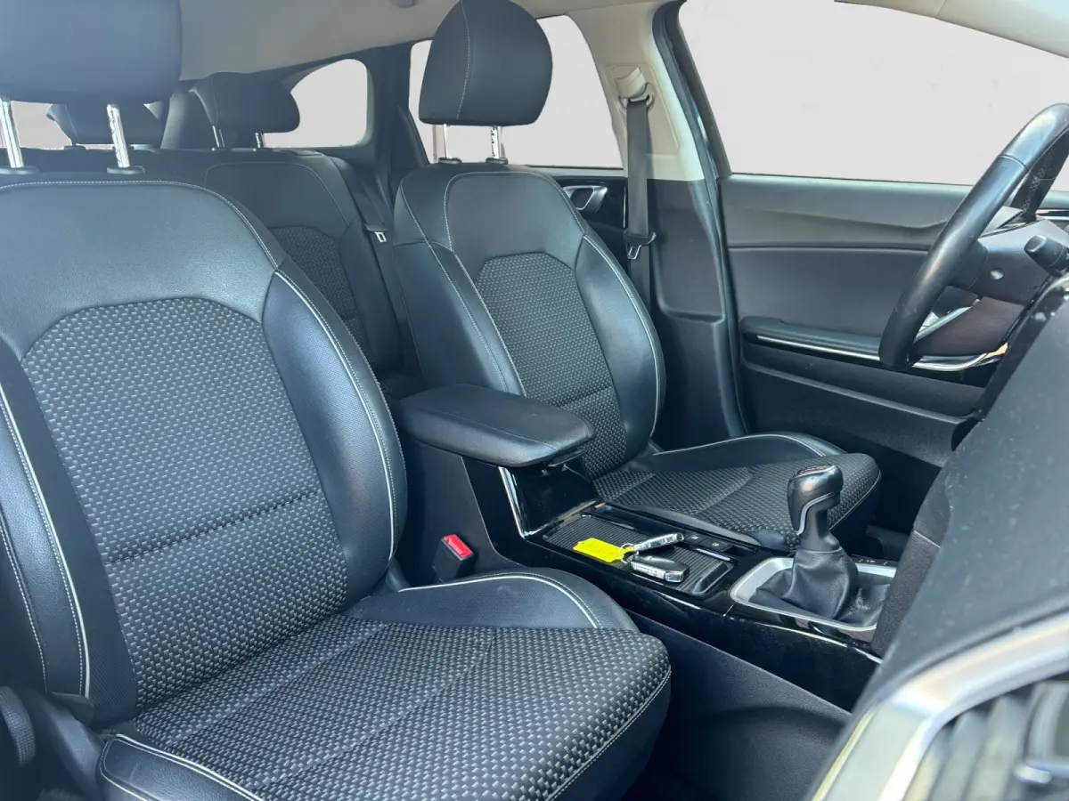 1.0 T-GDi DynamicPlusLine Camera, Carplay, Android Auto, Privacy Glass, Stuur/Stoelverwarming