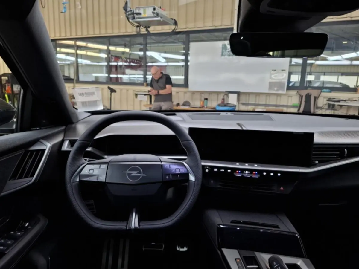 Business Edition 97 kWh Leder | Panoramadak