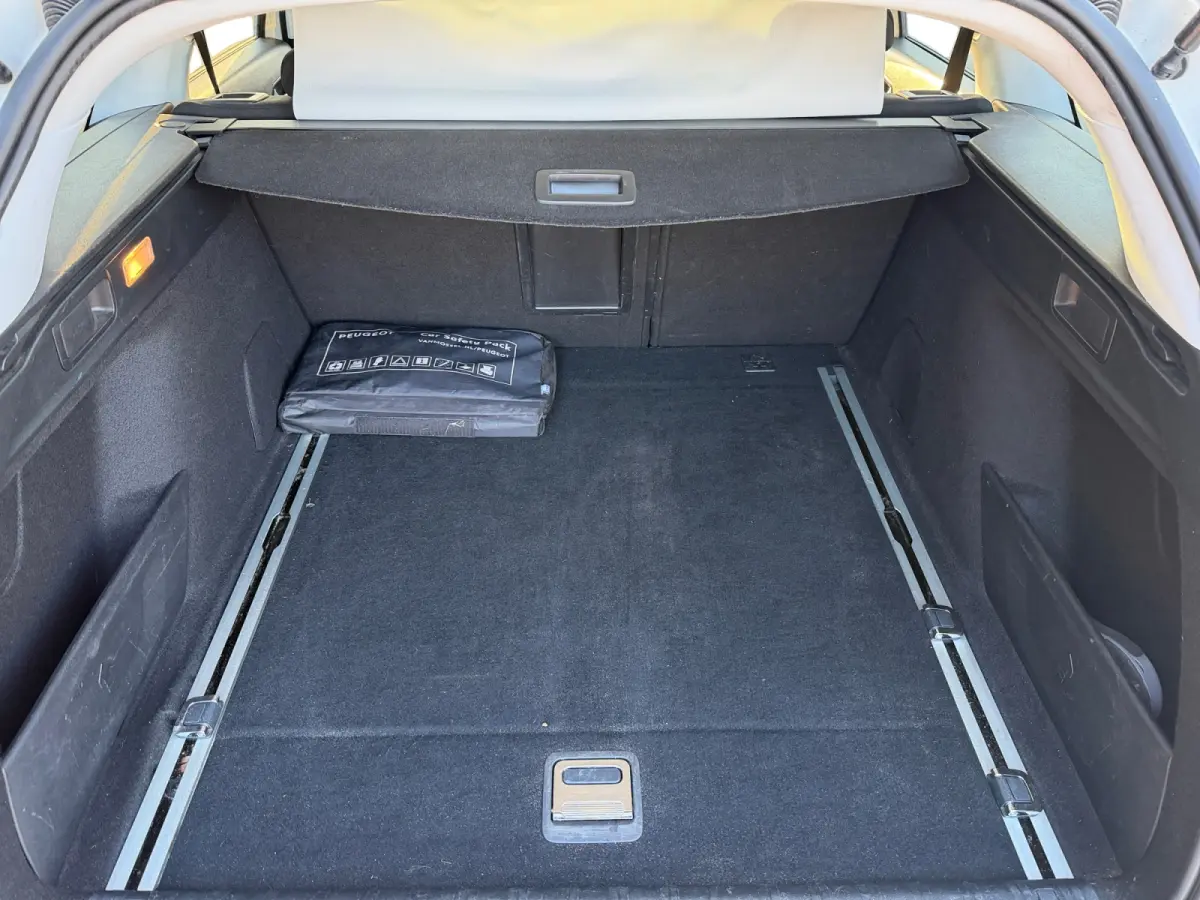 1.2 PureTech Blue Lease Executive- Panoramadak, Carplay, Android Auto, Xenon Led, Lane Assist
