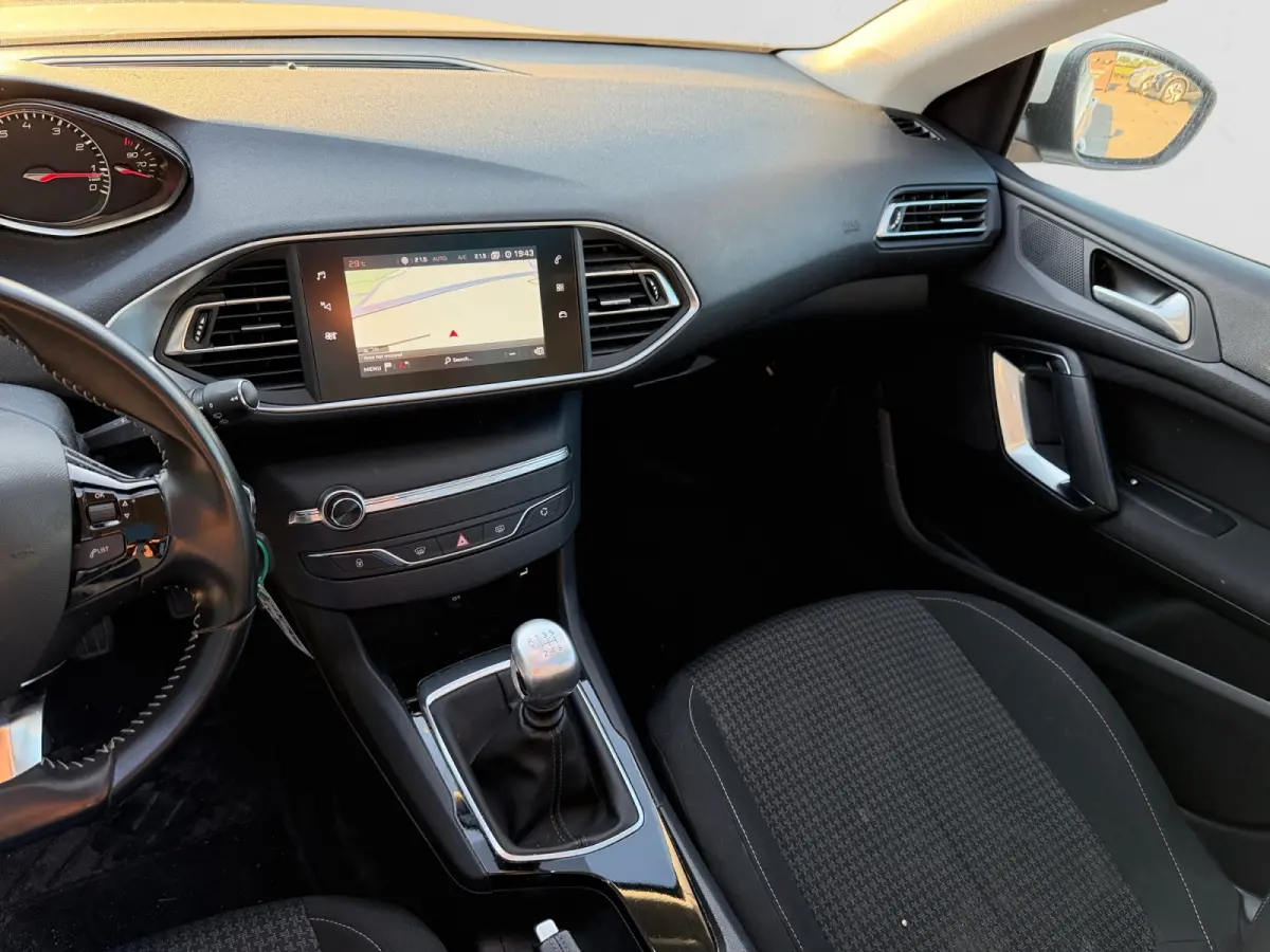 1.2 PureTech Blue Lease Executive- Panoramadak, Carplay, Android Auto, Xenon Led, Lane Assist