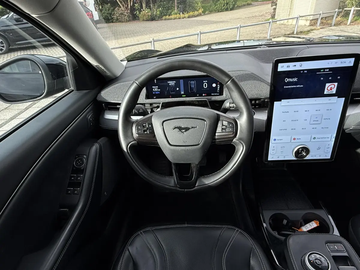 Aut. 75kwh Technolodgy Plus | SoH 94% | Panorama | Leder | Trekhaak