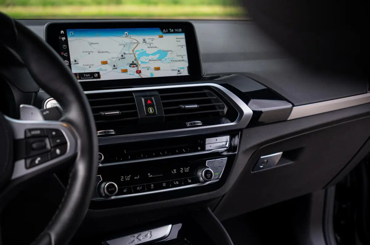 xDrive20i 184PK High Executive M-Sport|Harman & Kardon|Memory|Dubbelglas|CarPlay|Leder|Ambiente verlichting|DAB|Dealer Onderhouden